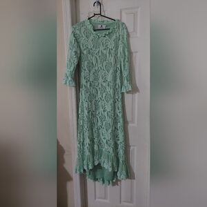 Size medium Dainty Jewells mint green ruffled lace maxi dress. EUC